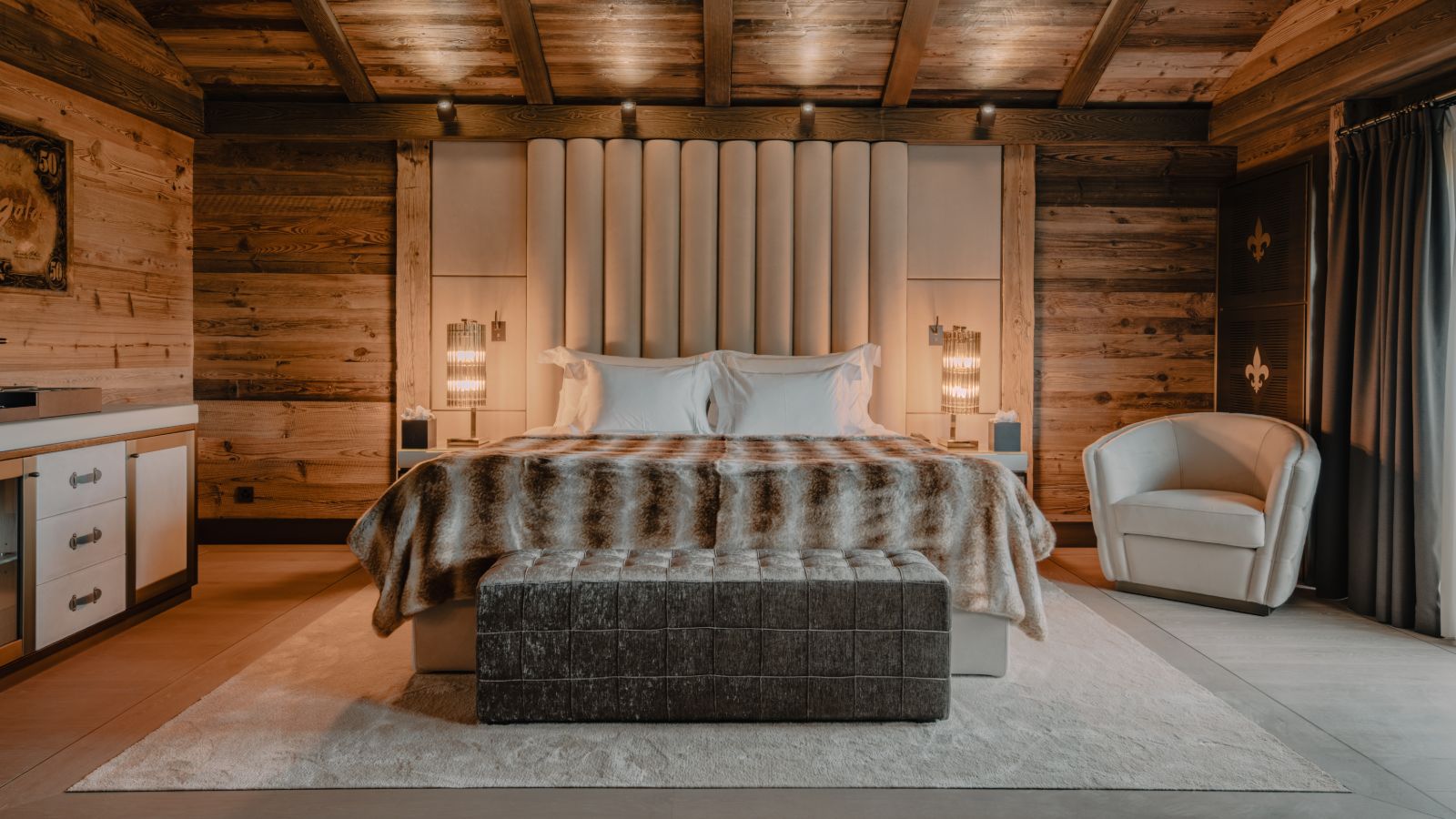 Luxury-Ski-Chalet-Crans-Montana-Ultima-Crans-Montana-Chalet-Oxford-Ski-Bedroom5.jpg