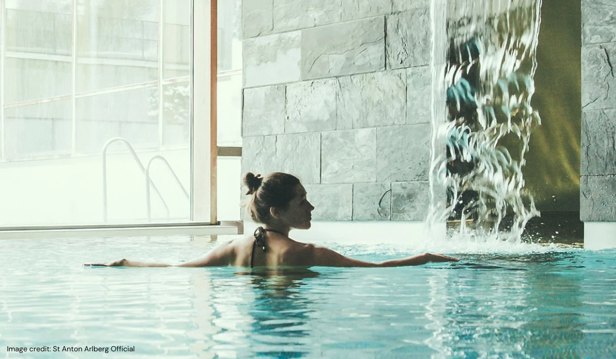 Lady bathing in the pool at the Arlberg WellCom