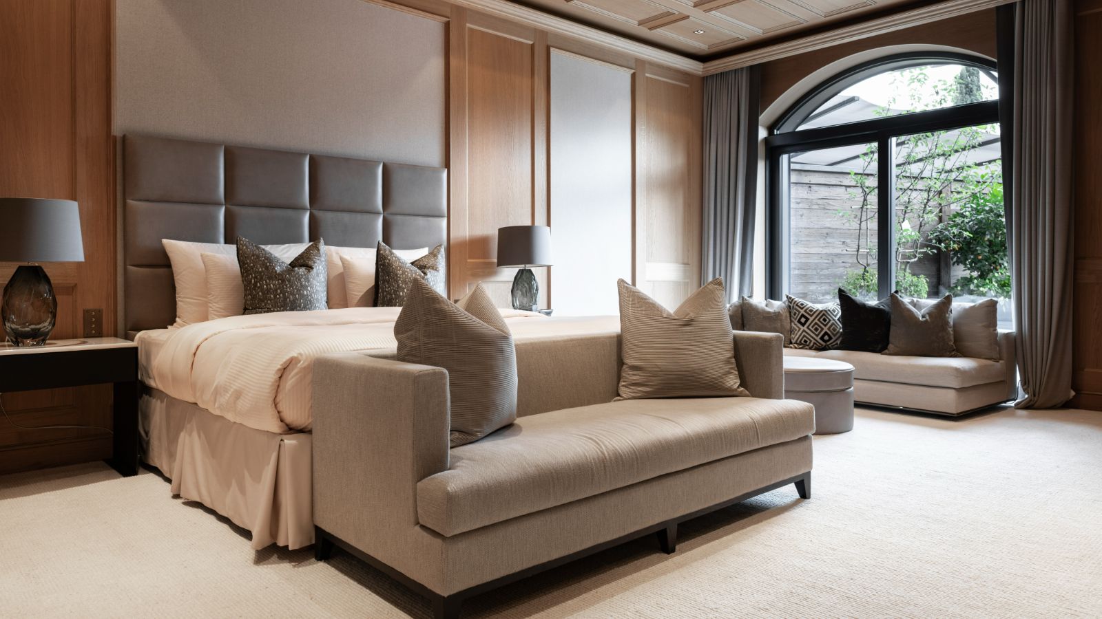 Luxury-Ski-Chalet-Alpina-Residence-Alpina-Gstaad-Gstaad-Oxford-Ski-Bedroom (1).jpg