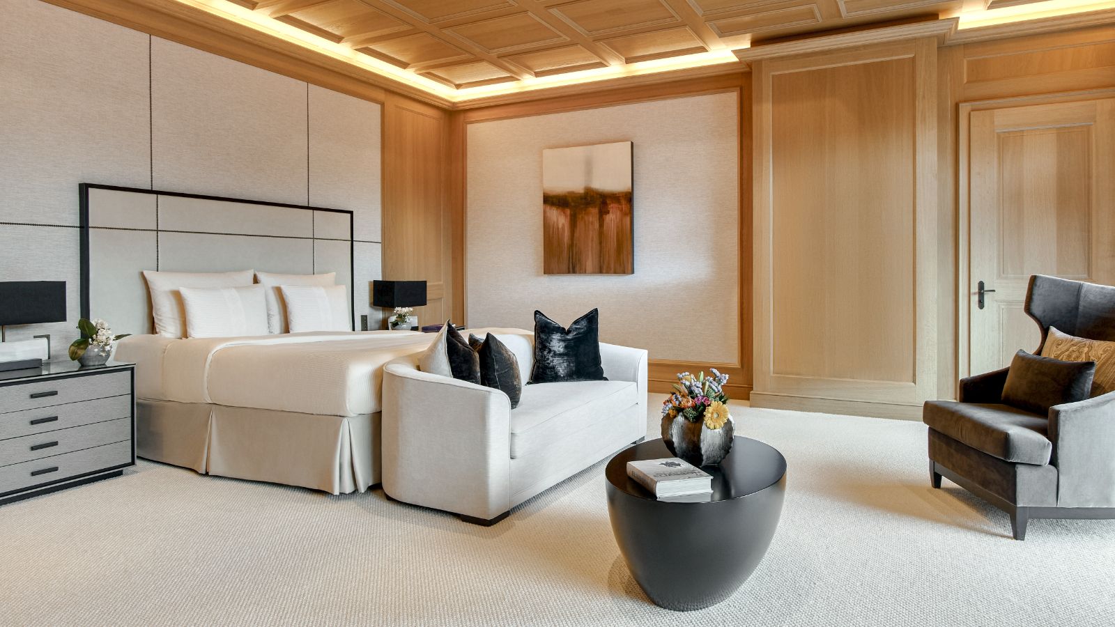 Luxury-Ski-Chalet-Alpina-Residence-Alpina-Gstaad-Gstaad-Oxford-Ski-Bedroom (9).jpg