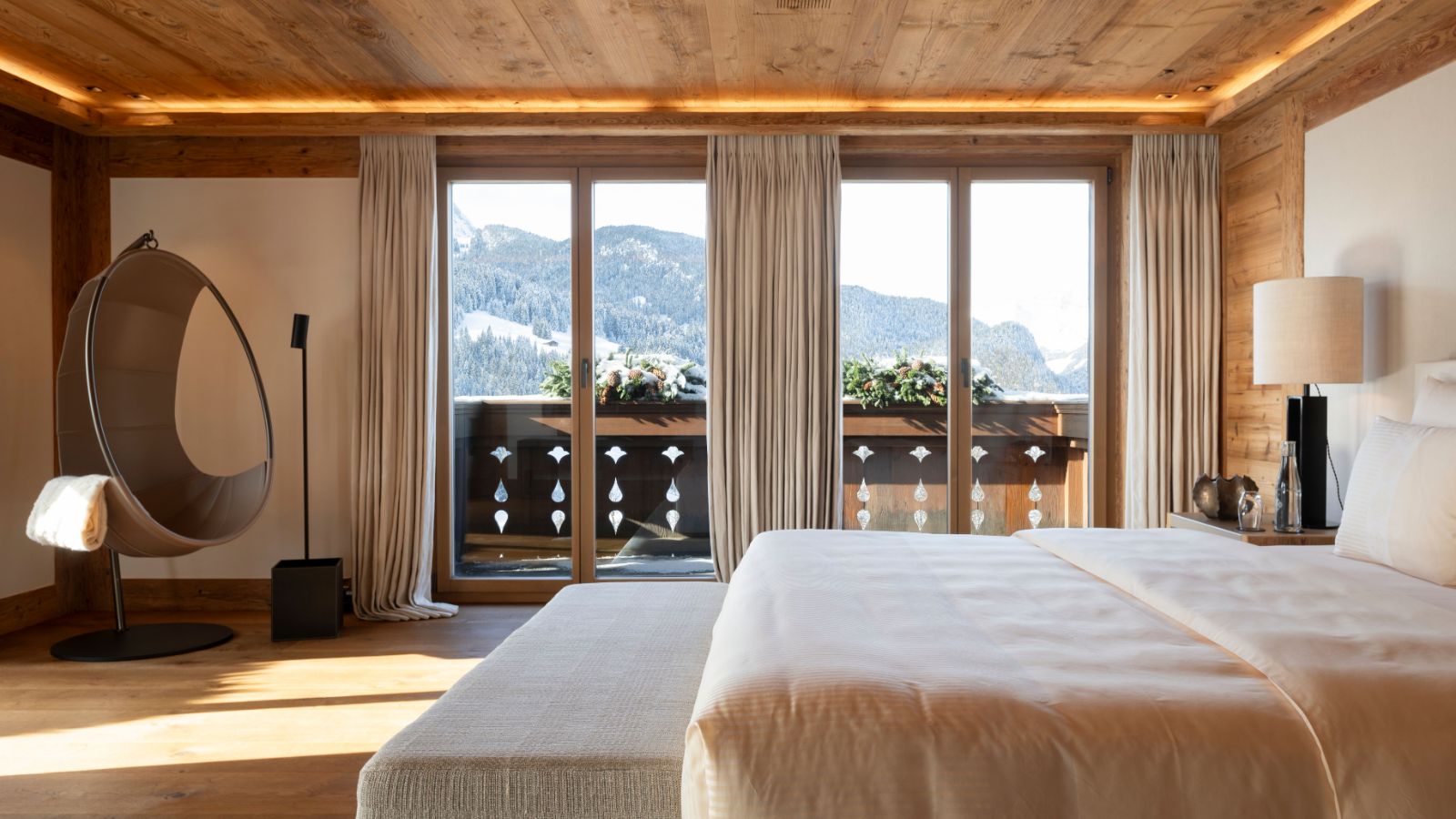 Luxury-Ski-Chalet-Gstaad-Penthouse-Residence-Oxford-Ski-Bedroom (6).jpg