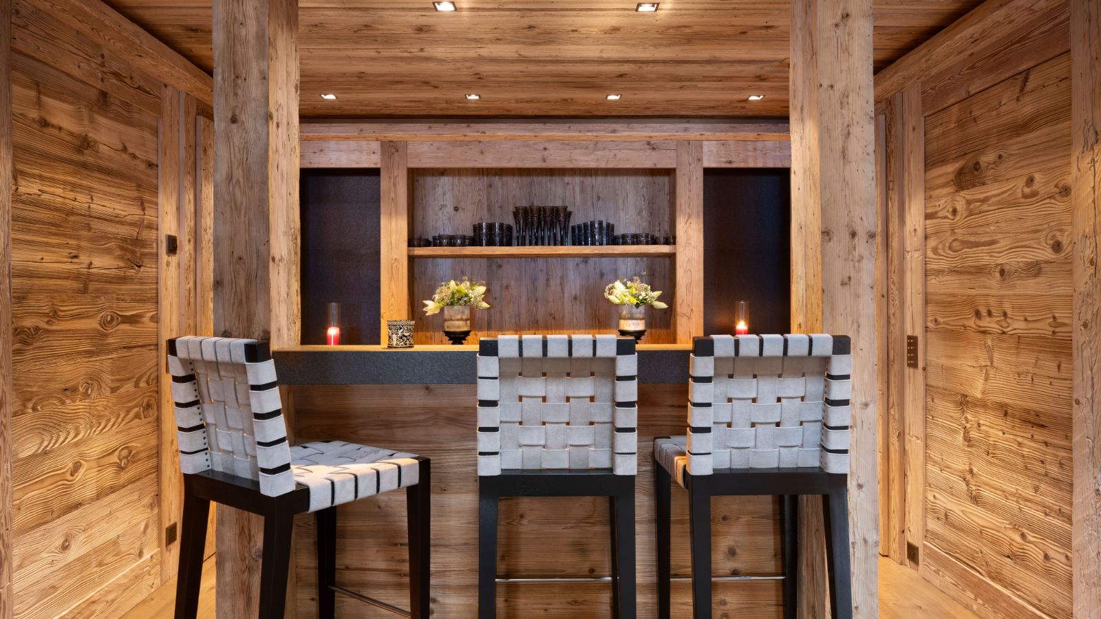 Luxury-Ski-Chalet-Gstaad-Penthouse-Residence-Oxford-Ski-Bar.jpg