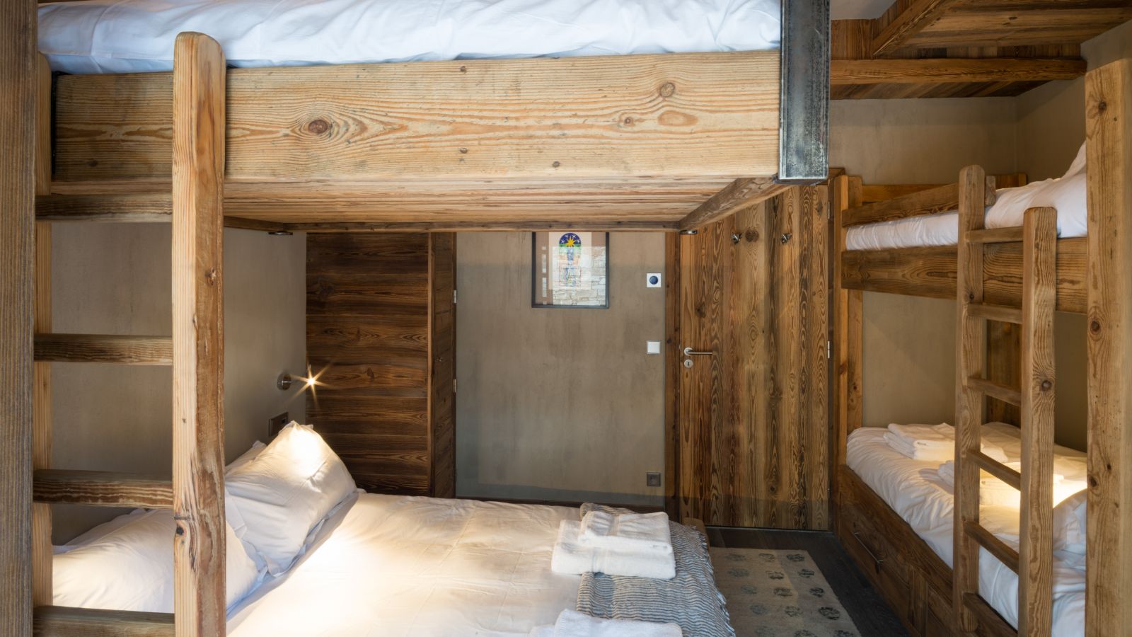 luxury-ski-chalets-courchevel-le-praz-dulcis casu-oxford-ski-bunk (2).jpg