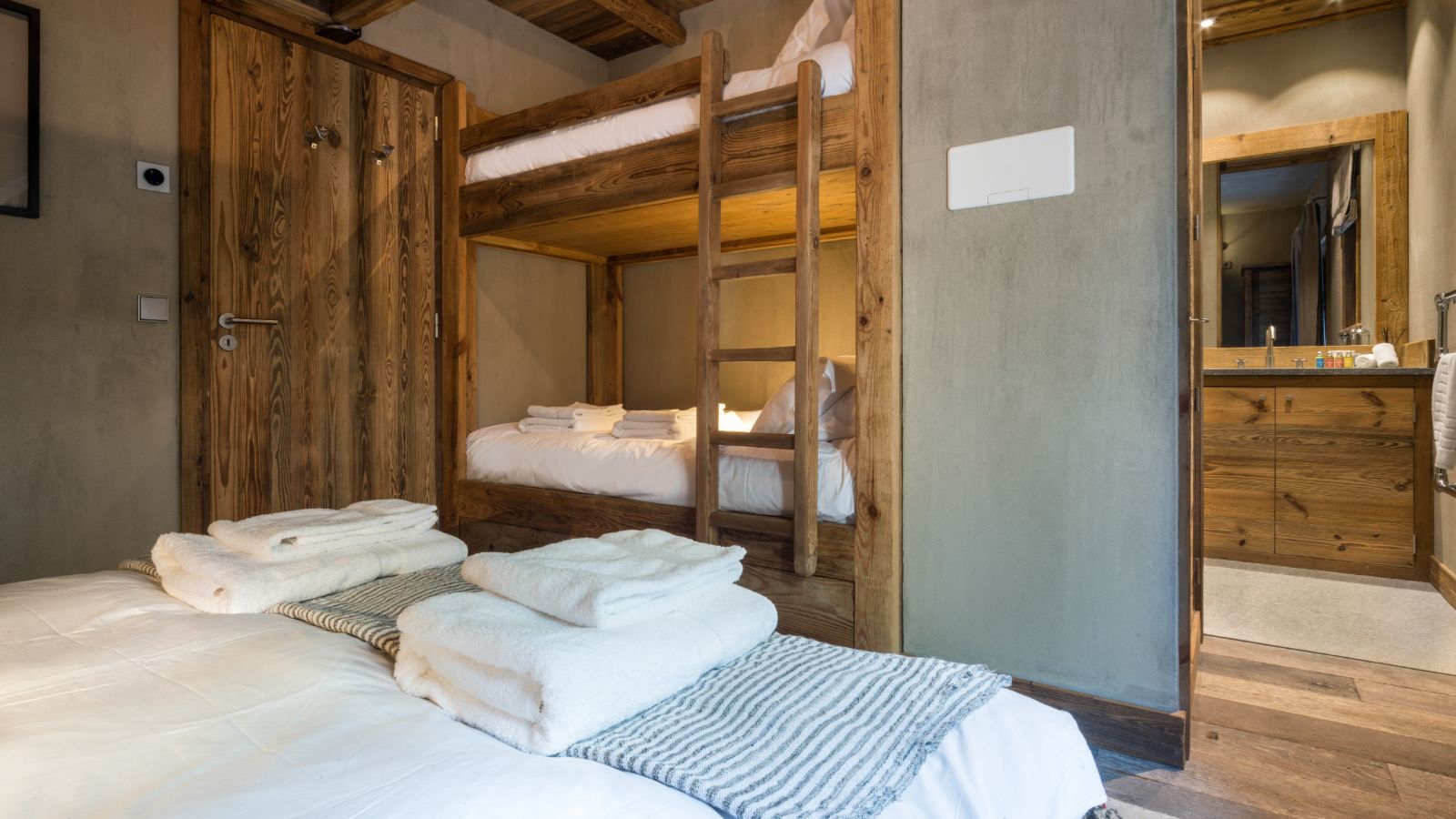 luxury-ski-chalets-courchevel-le-praz-dulcis casu-oxford-ski-bunk (1).jpg