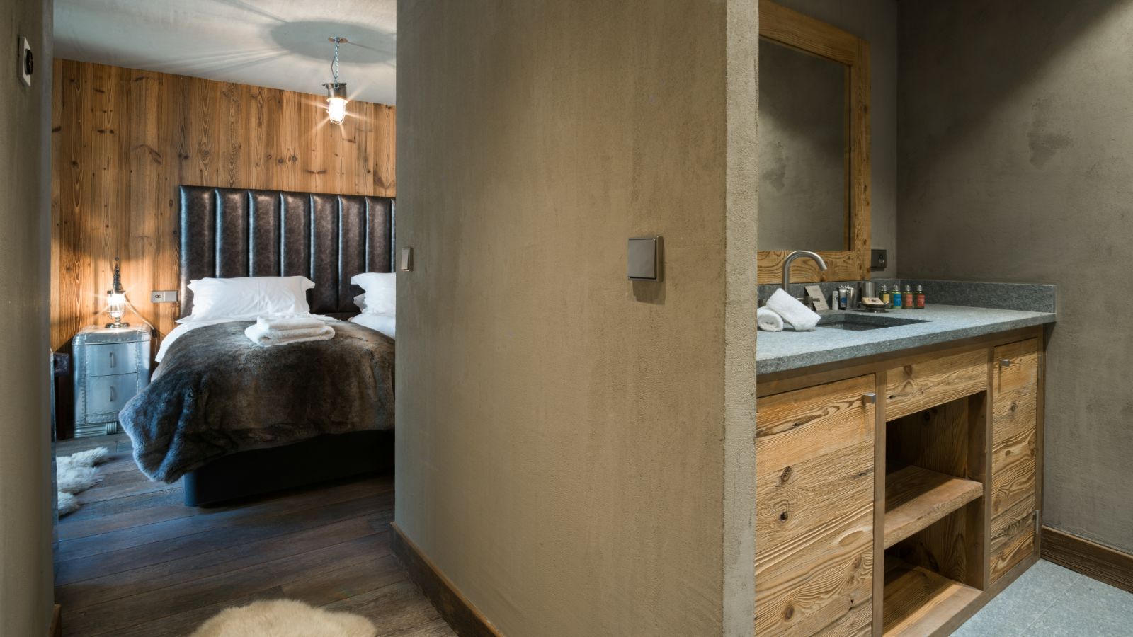 luxury-ski-chalets-courchevel-le-praz-dulcis casu-oxford-ski-bedroom1.jpg