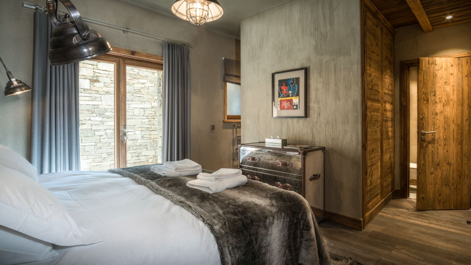 luxury-ski-chalets-courchevel-le-praz-dulcis casu-oxford-ski-bedroom.jpg