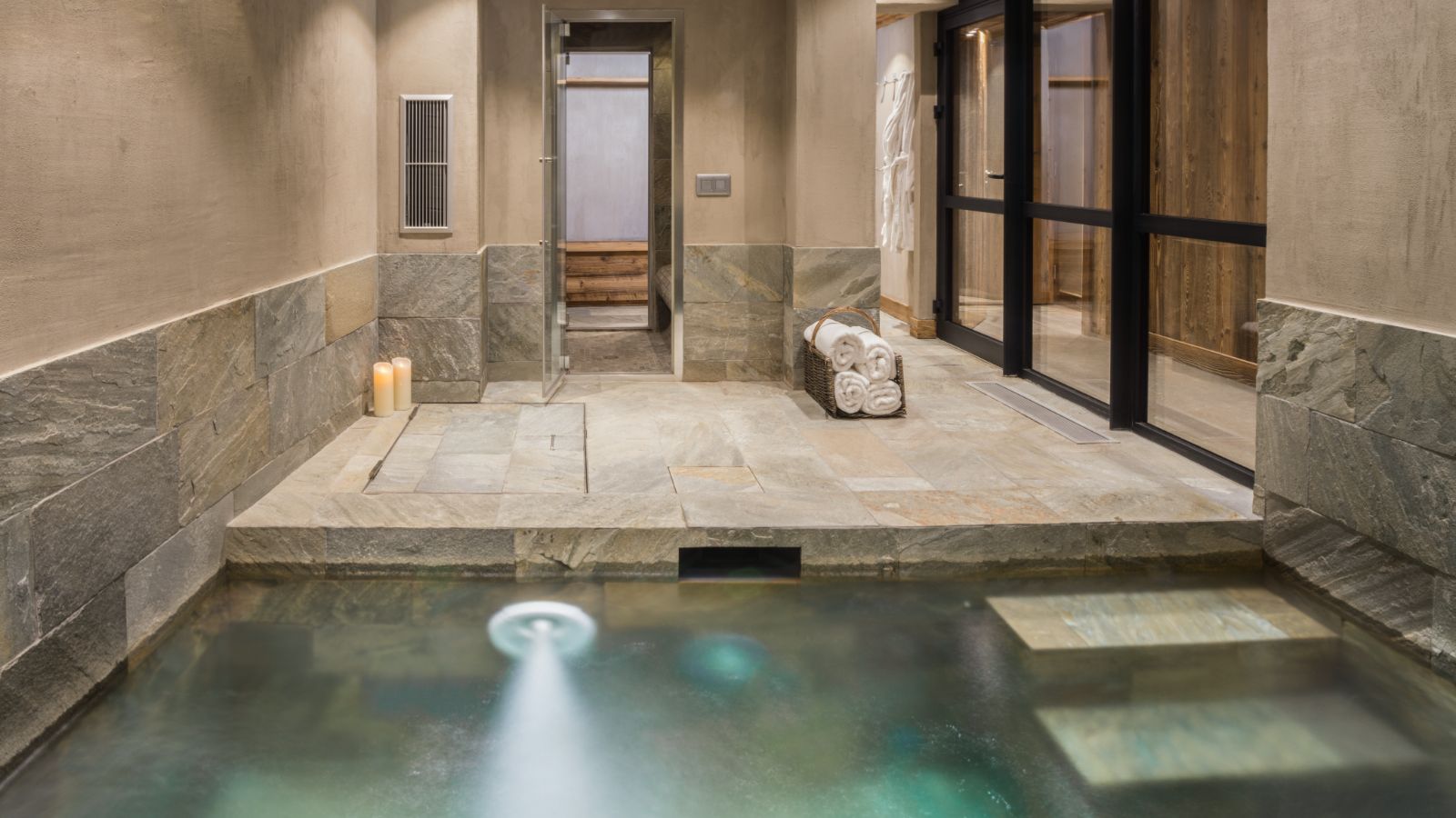 luxury-ski-chalets-courchevel-le-praz-dulcis casu-oxford-ski (14).jpg