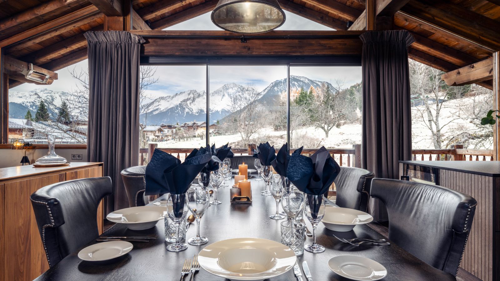 luxury-ski-chalets-courchevel-le-praz-dulcis casu-oxford-ski-dining (2).jpg
