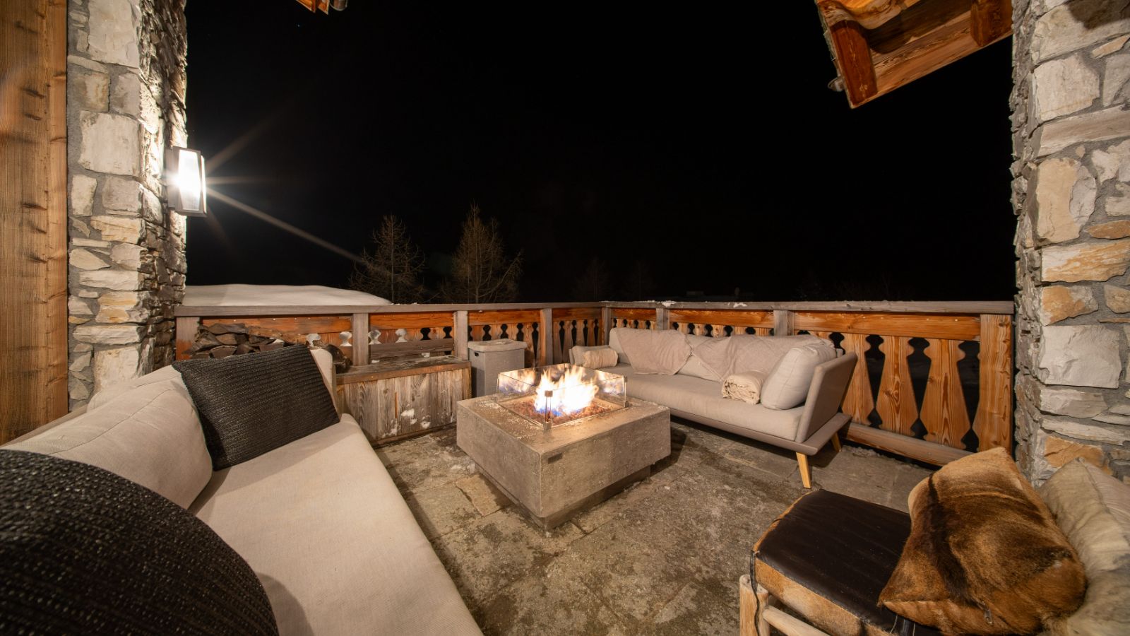 Luxury-Ski-Chalet-Val-D-Isere-Orso-Orca-Oxford-Ski-Balcony (6).jpg