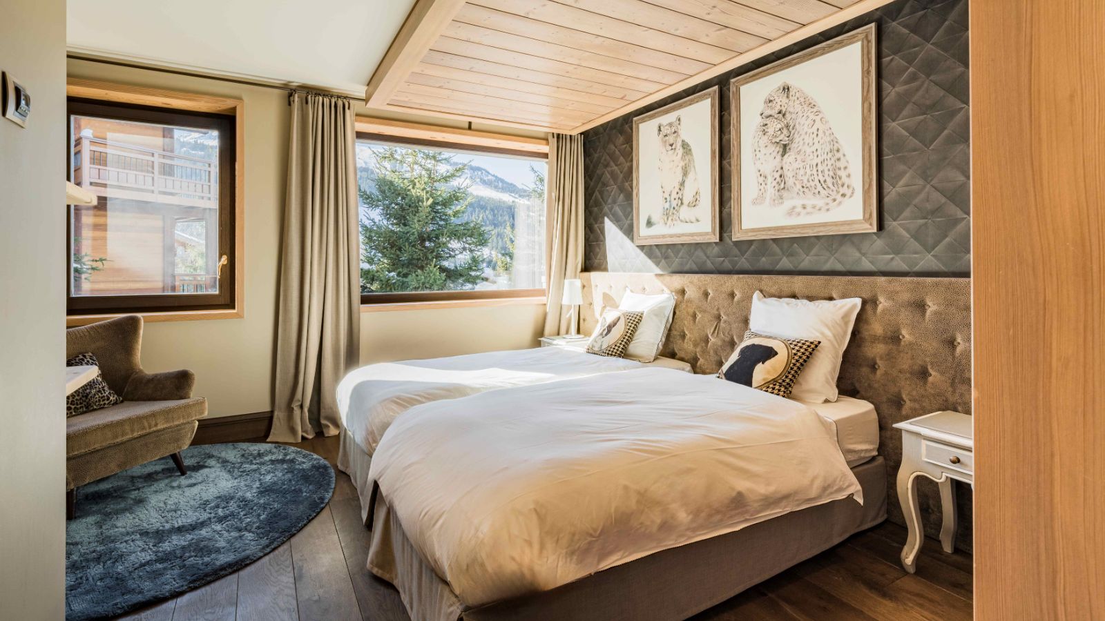 Luxury-Ski-Chalet-Courchevel-1650-La-Dolce-Vita-Oxford-Ski-Bedroom (8).jpg