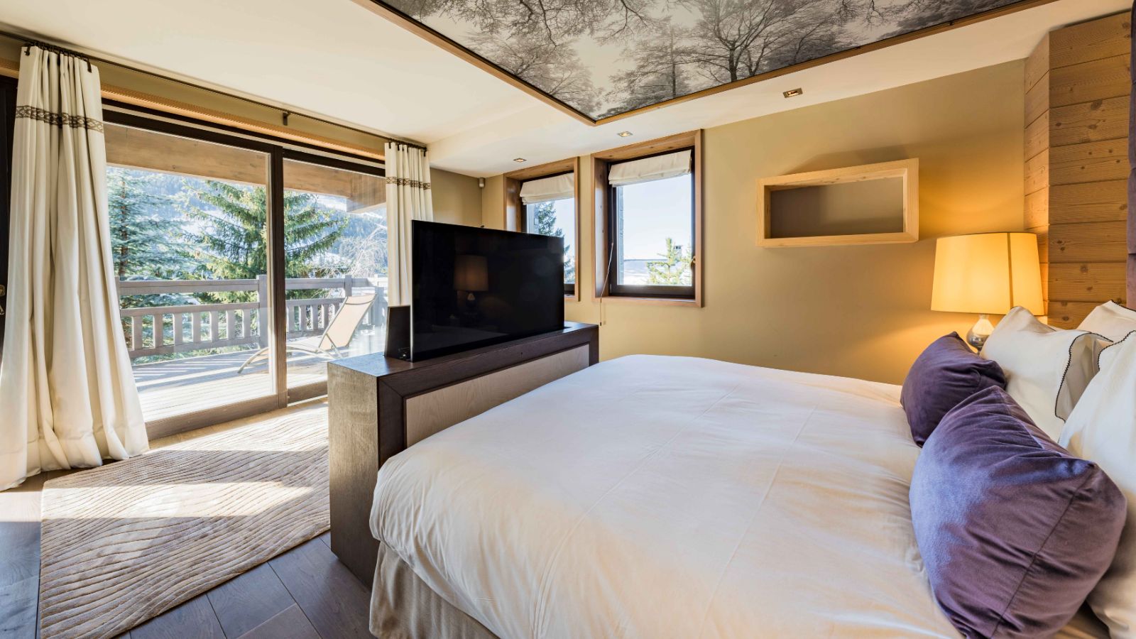 Luxury-Ski-Chalet-Courchevel-1650-La-Dolce-Vita-Oxford-Ski-Bedroom (10).jpg