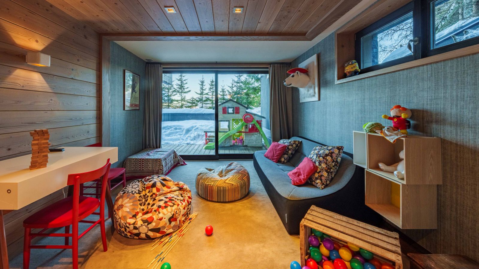 Luxury-Ski-Chalet-Courchevel-1650-La-Dolce-Vita-Oxford-Ski-kids-room.jpg