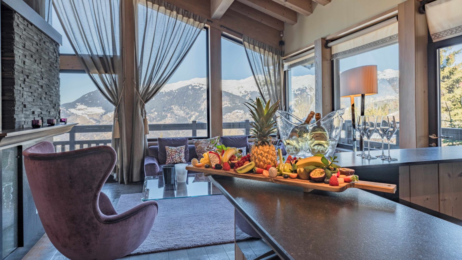 Luxury-Ski-Chalet-Courchevel-1650-La-Dolce-Vita-Oxford-Ski-Bar.jpg