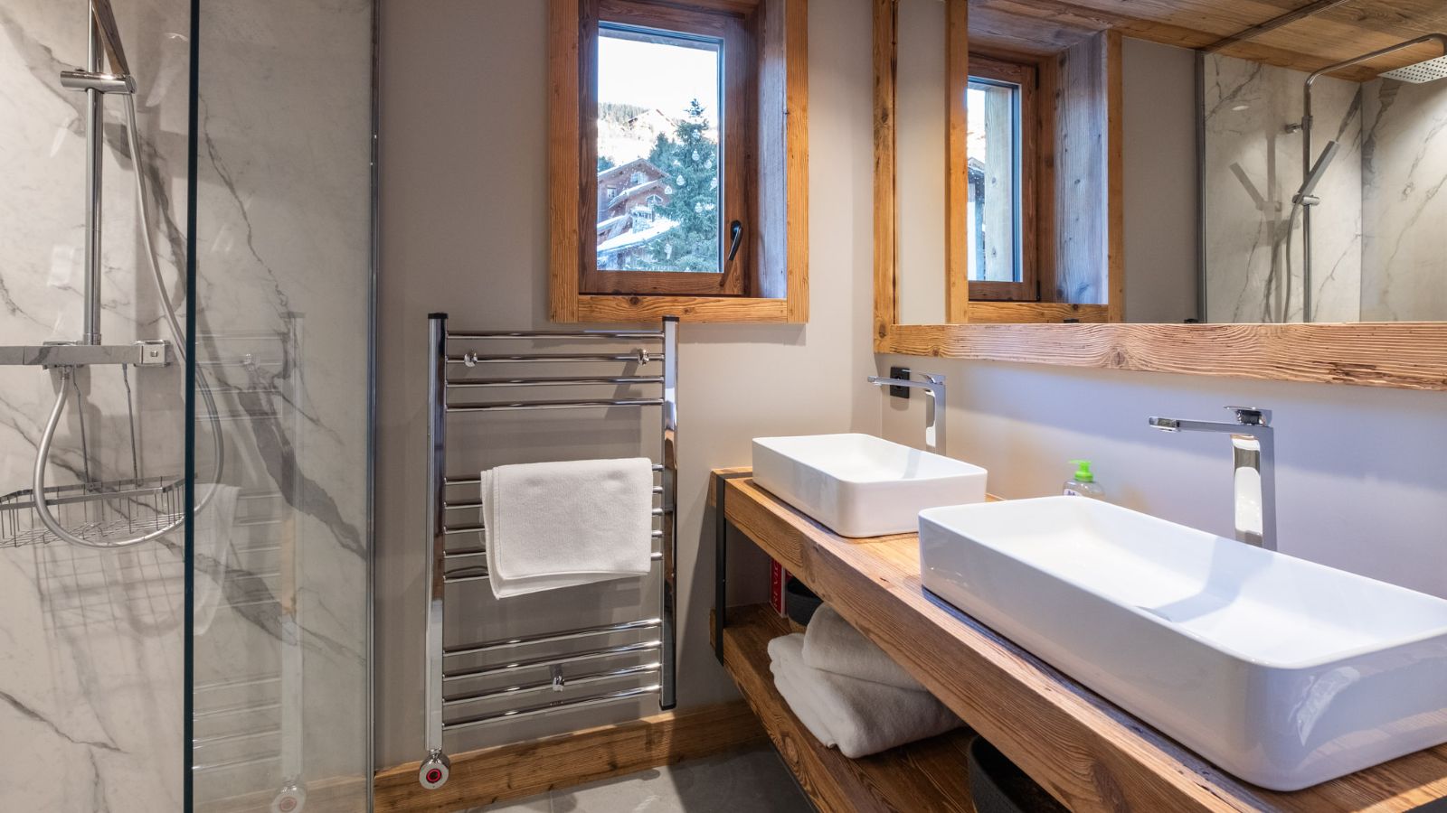 Luxury-Ski-Chalet-Meribel-Chalet-Kalinka-Oxford-Ski-Bathroom.JPG