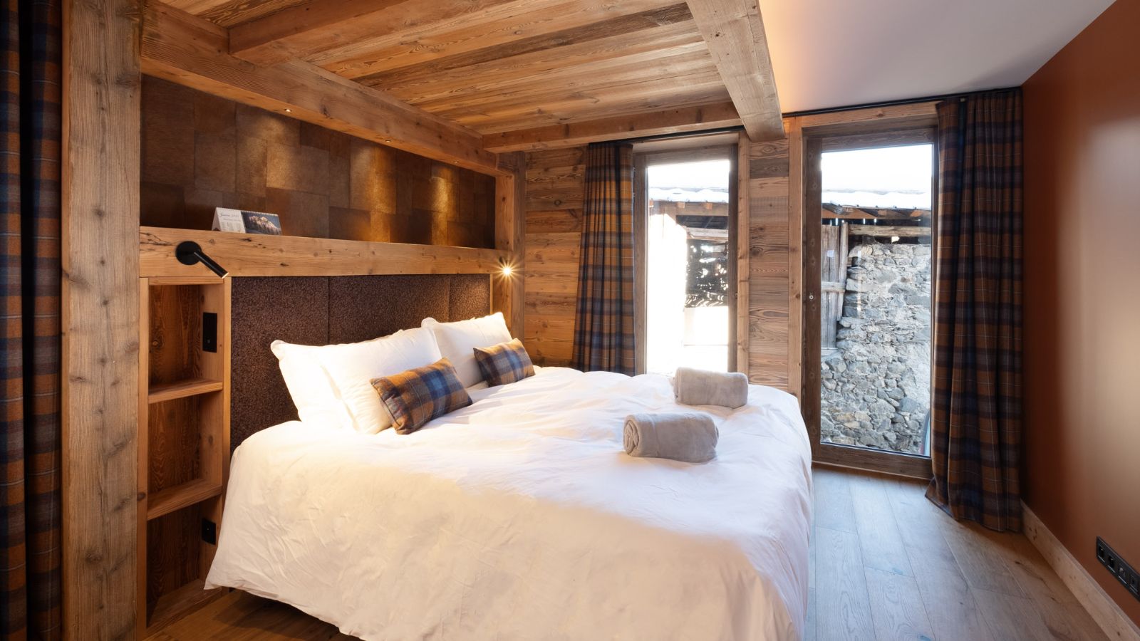 Luxury-Ski-Chalet-Meribel-Chalet-Kalinka-Oxford-Ski-Bedroom (8).JPG