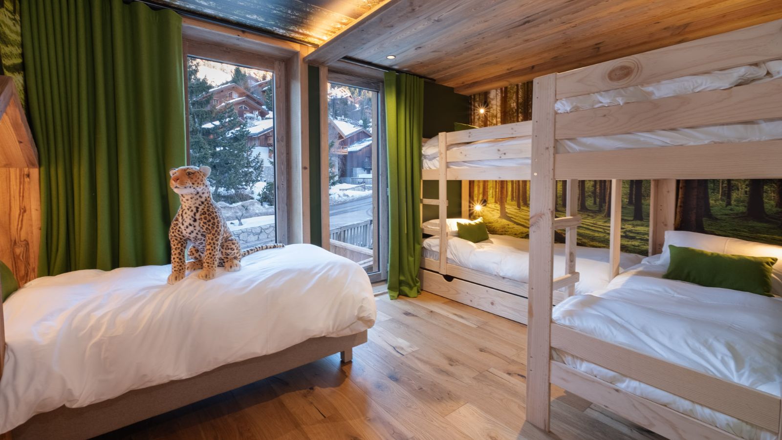 Luxury-Ski-Chalet-Meribel-Chalet-Kalinka-Oxford-Ski-Bunk-Bedroom (11).JPG