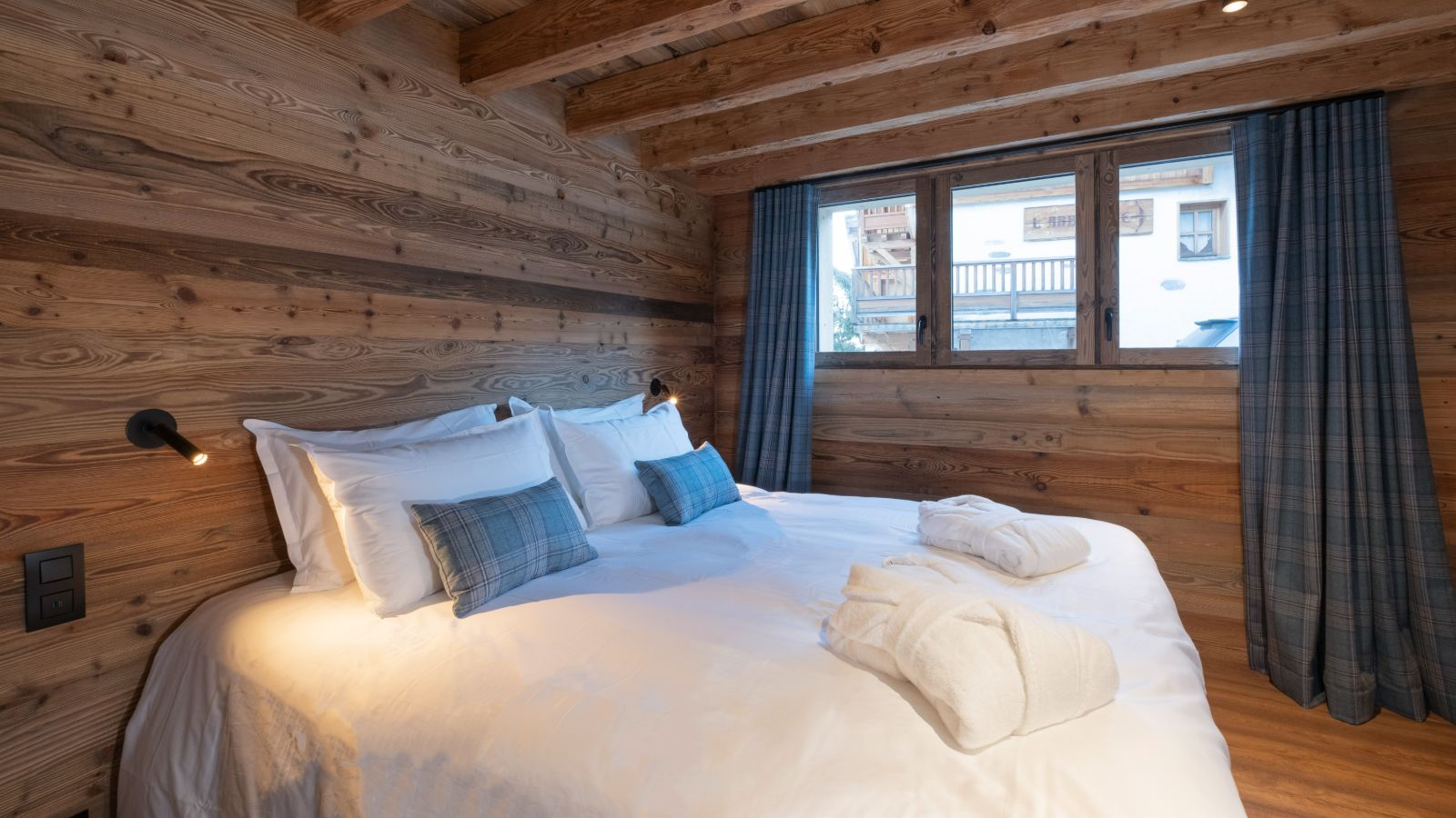 Luxury-Ski-Chalet-Meribel-Chalet-Kalinka-Oxford-Ski-Annex (1).JPG