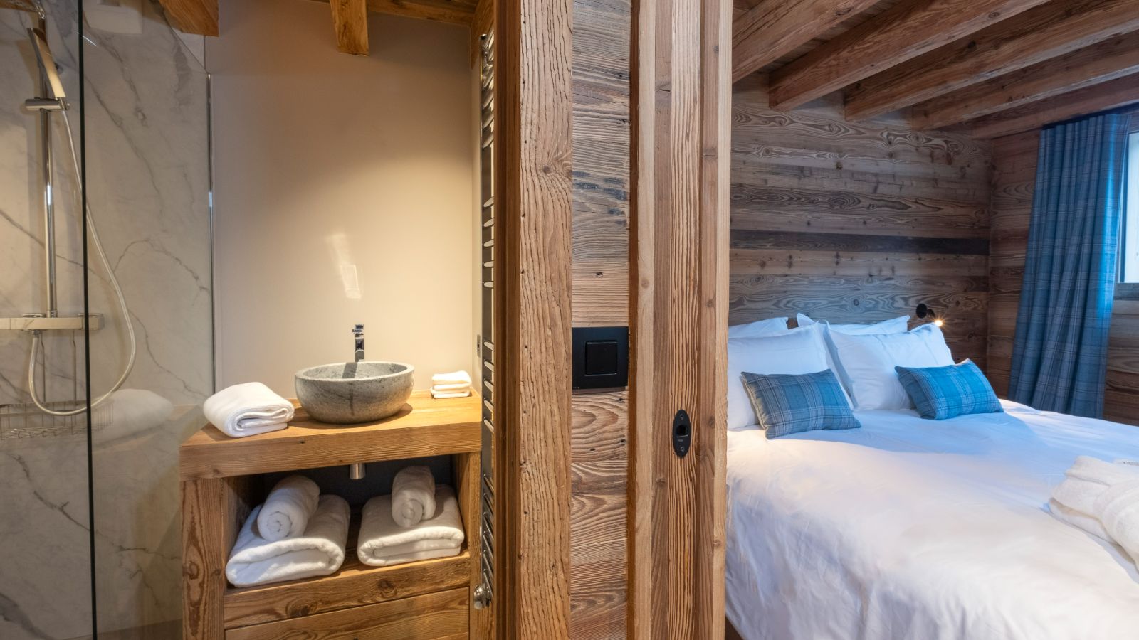 Luxury-Ski-Chalet-Meribel-Chalet-Kalinka-Oxford-Ski-Annex (2).JPG