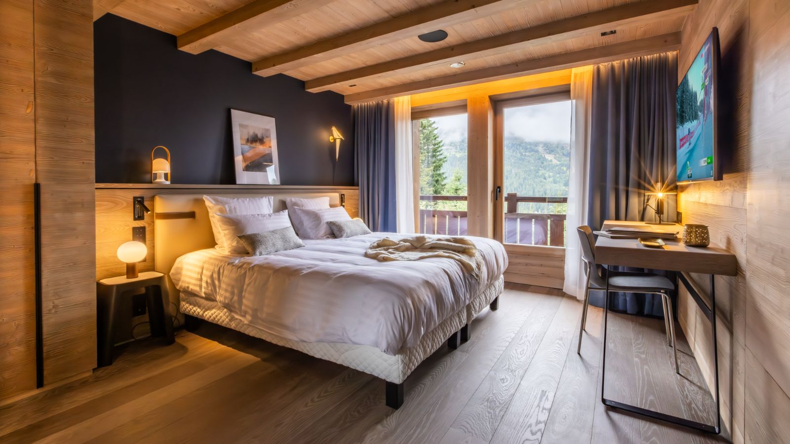 Luxury-Ski-Calet-Meribel-Chalet-Kirana-Oxford-Ski-Bedroom (3).jpg