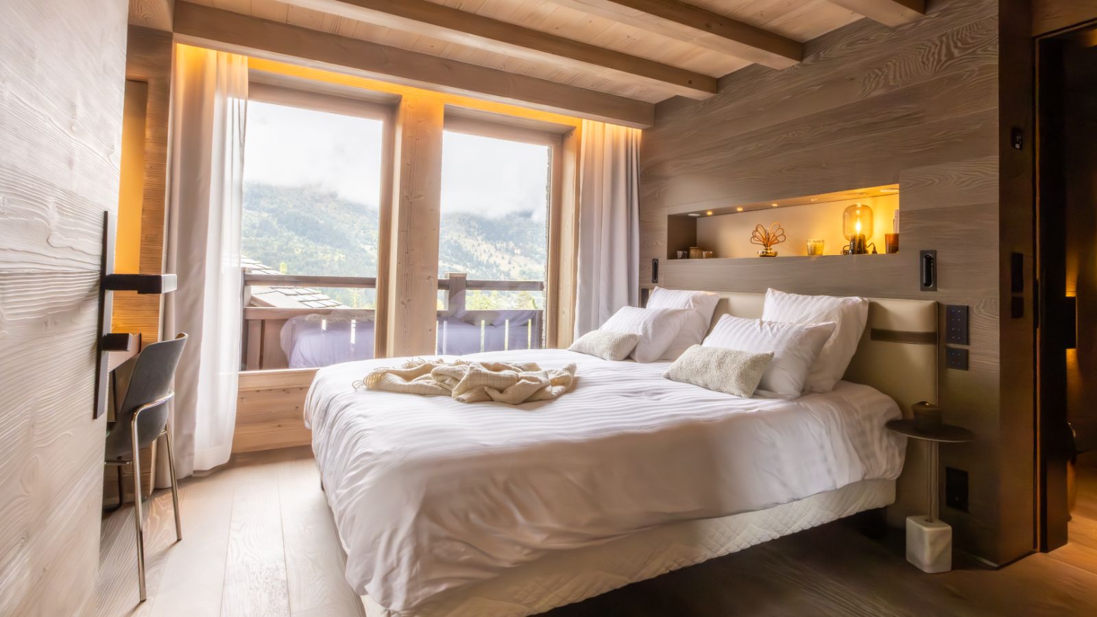 Luxury-Ski-Calet-Meribel-Chalet-Kirana-Oxford-Ski-Bedroom (8).jpg
