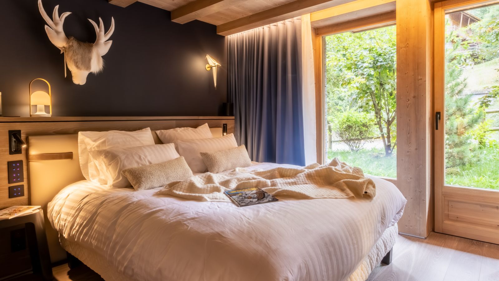 Luxury-Ski-Calet-Meribel-Chalet-Kirana-Oxford-Ski-Bedroom (10).jpg