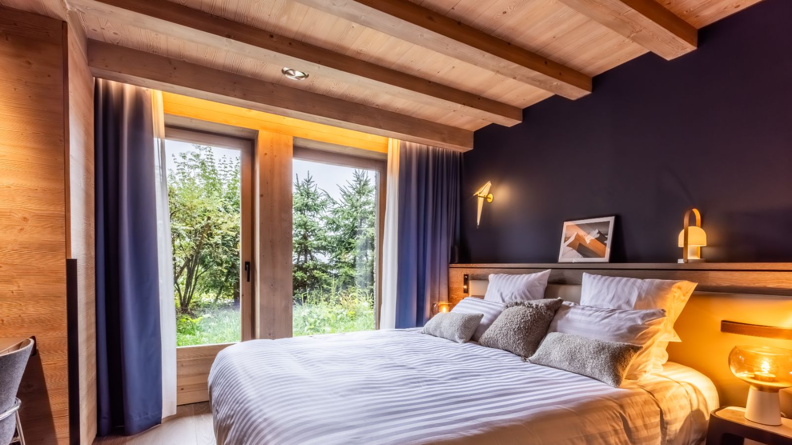 Luxury-Ski-Calet-Meribel-Chalet-Kirana-Oxford-Ski-Bedroom (34).jpg