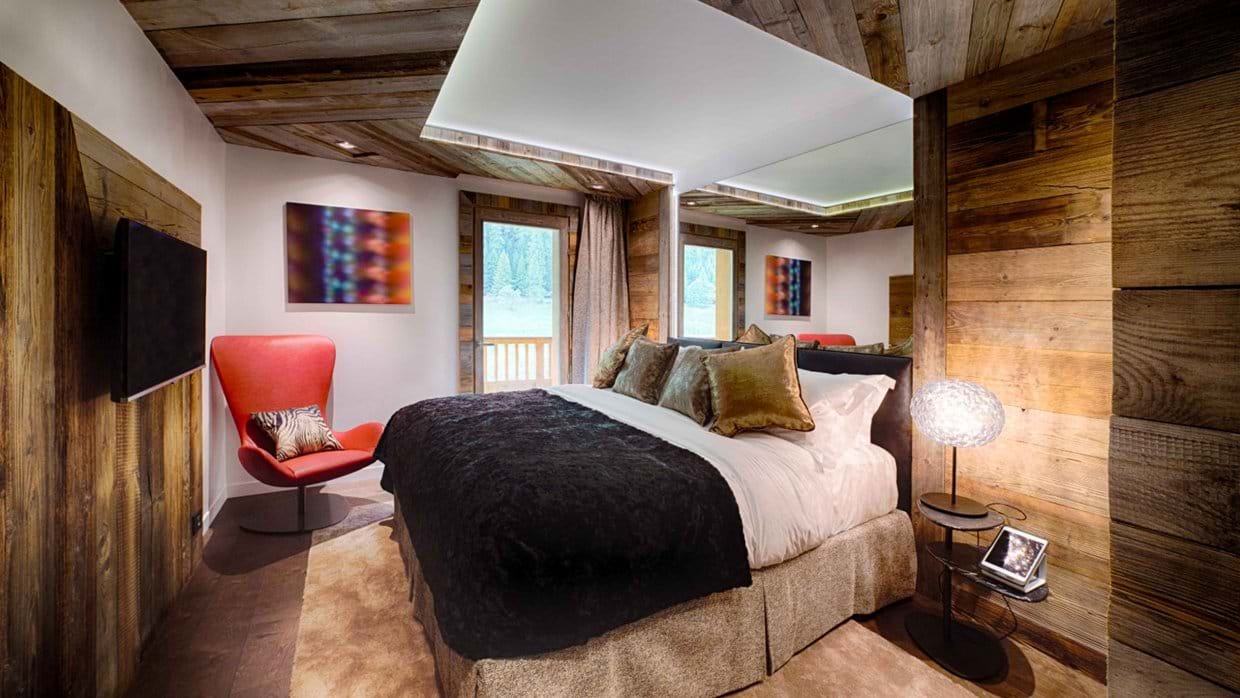 Luxuy-Ski-Chalet-Tignes-Cap-Crystal-Lodge-Oxford-Ski-Bedroom (4).jpg