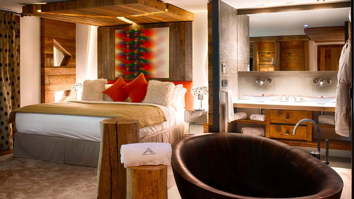 Luxuy-Ski-Chalet-Tignes-Cap-Crystal-Lodge-Oxford-Ski-Bedroom (15).jpg