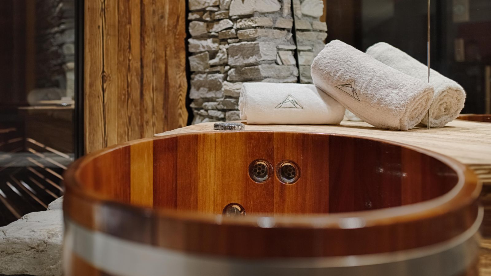 Luxuy-Ski-Chalet-Tignes-Cap-Crystal-Lodge-Oxford-Ski-Hot-Tub.jpg