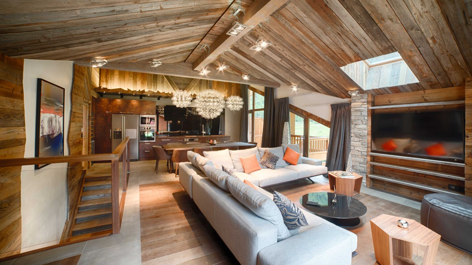 Luxuy-Ski-Chalet-Tignes-Cap-Crystal-Lodge-Oxford-Ski-Lounge.jpg