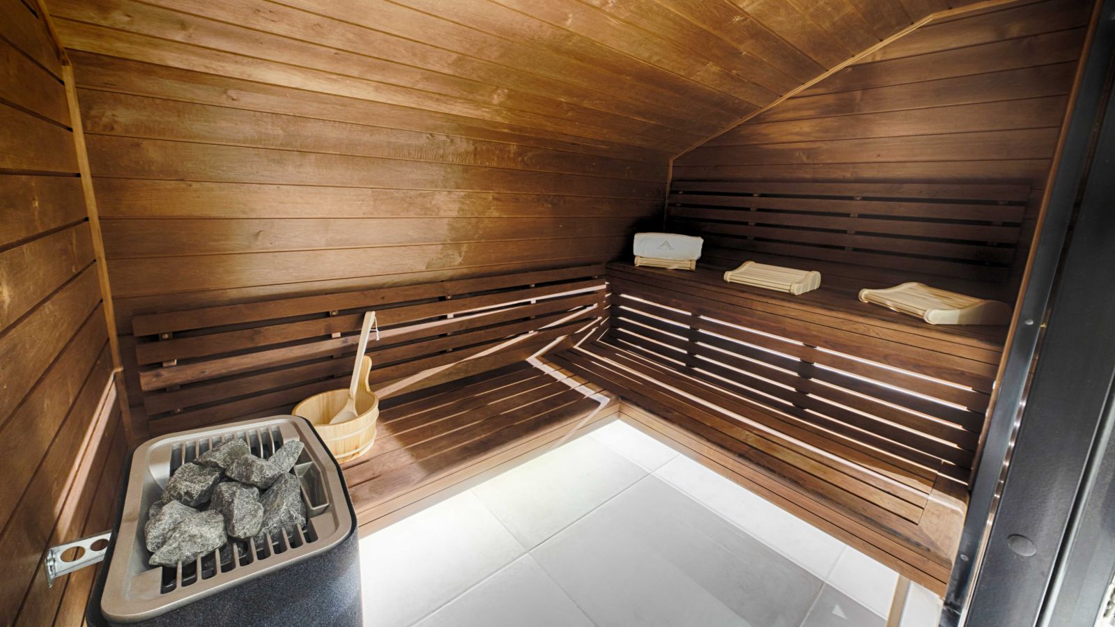 Luxuy-Ski-Chalet-Tignes-Cap-Crystal-Lodge-Oxford-Ski-Sauna.jpg