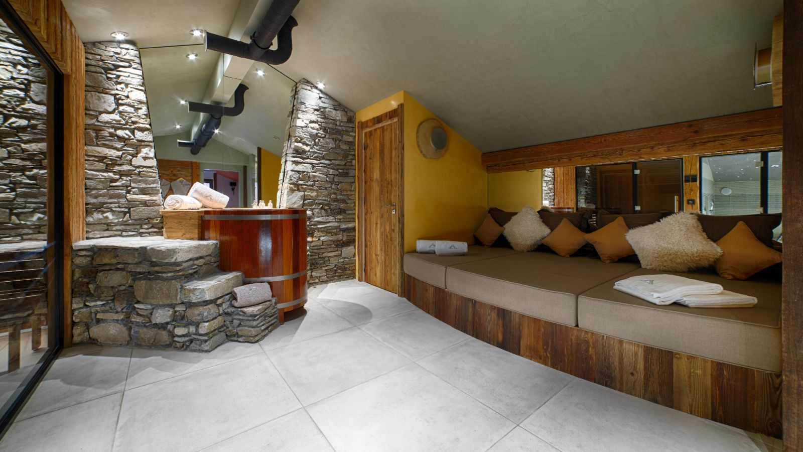 Luxuy-Ski-Chalet-Tignes-Cap-Crystal-Lodge-Oxford-Ski-Spa.jpg