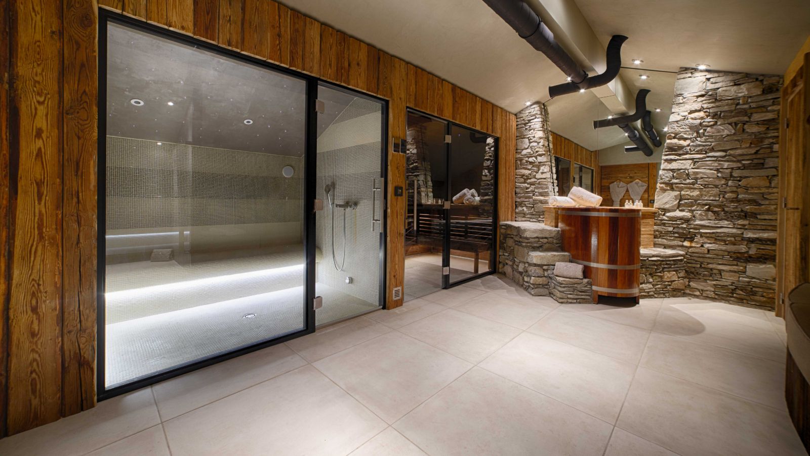 Luxuy-Ski-Chalet-Tignes-Cap-Crystal-Lodge-Oxford-Ski-Spa2.jpg