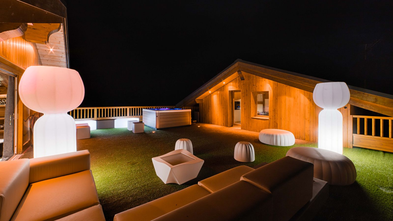 Luxuy-Ski-Chalet-Tignes-Cap-Crystal-Lodge-Oxford-Ski-Terrace.jpg