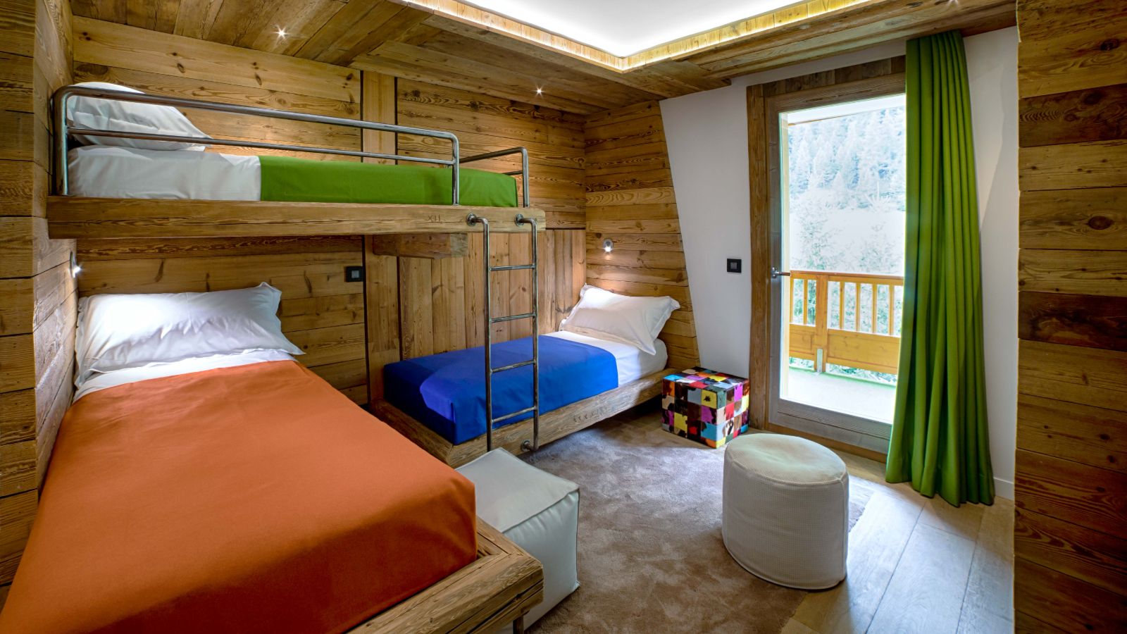 Luxuy-Ski-Chalet-Tignes-Cap-Crystal-Lodge-Oxford-Ski-Bedroom (1).jpg