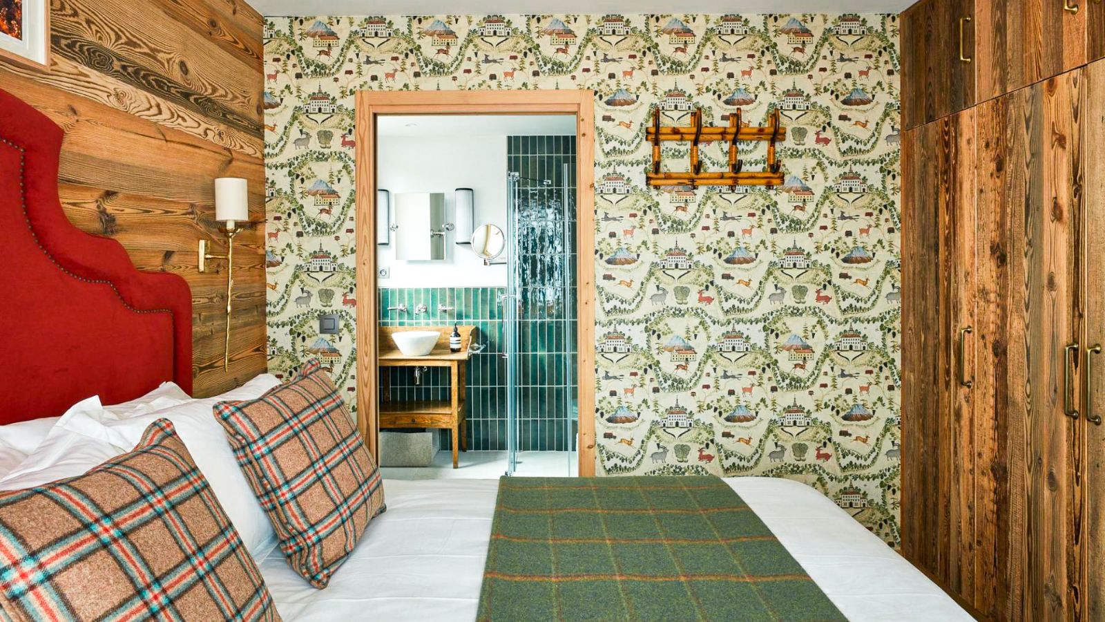 luxury-ski-chalets-chamonix-chalet-pogo-oxford-ski-bedroom1 (3).jpg