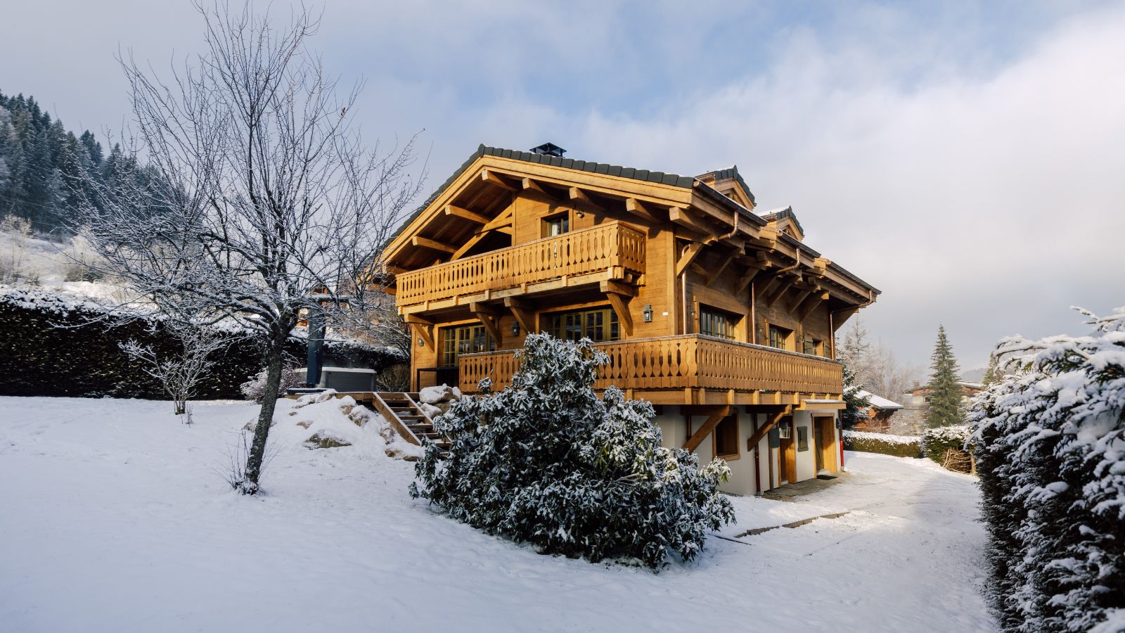 Luxury-Ski-Chalet-Morzine-Chalet-Sarcleret-Oxford-Ski-Exterior.jpg