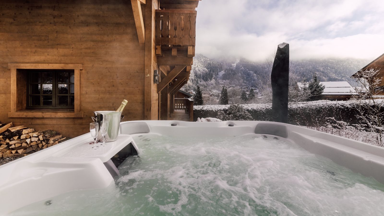 Luxury-Ski-Chalet-Morzine-Chalet-Sarcleret-Oxford-Ski-hot-tub2.jpg