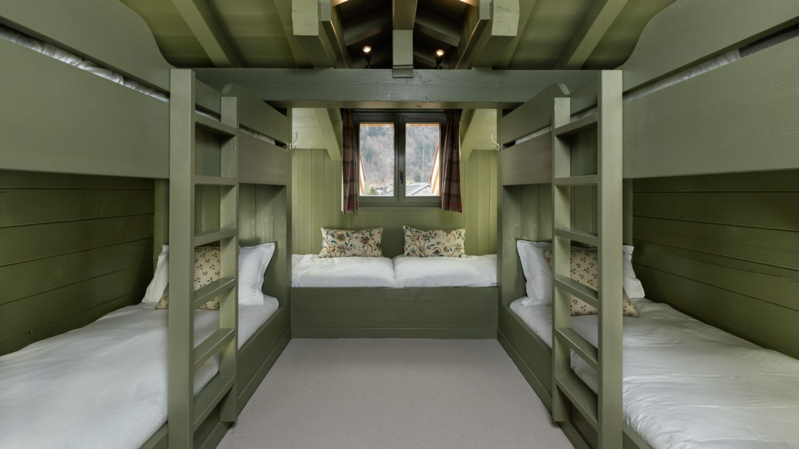 Luxury-Ski-Chalet-Morzine-Chalet-Sarcleret-Oxford-Ski-Bunk-Bedroom (5).jpg