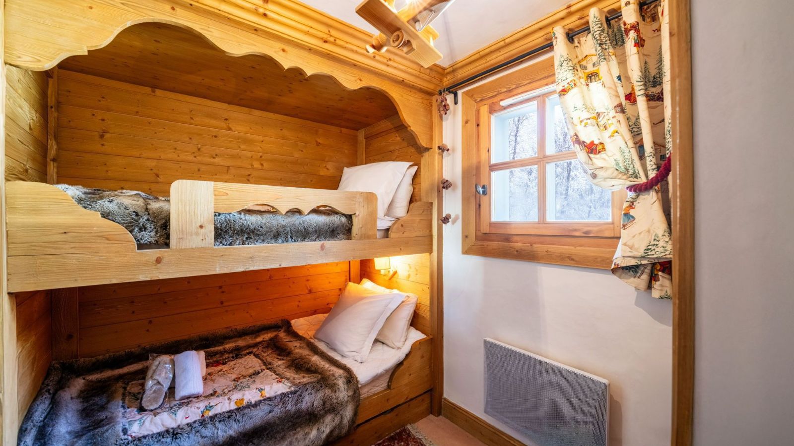 luxury-ski-chalet-courchevel-chalet-k2-oxford-ski-bunk-room.jpg