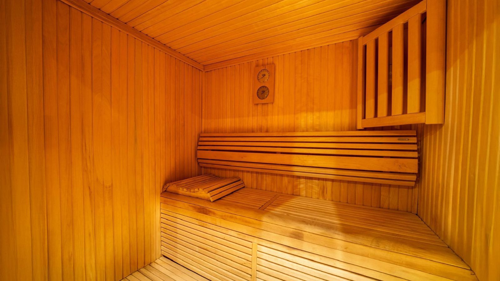 luxury-ski-chalet-courchevel-chalet-k2-oxford-ski-sauna.jpg
