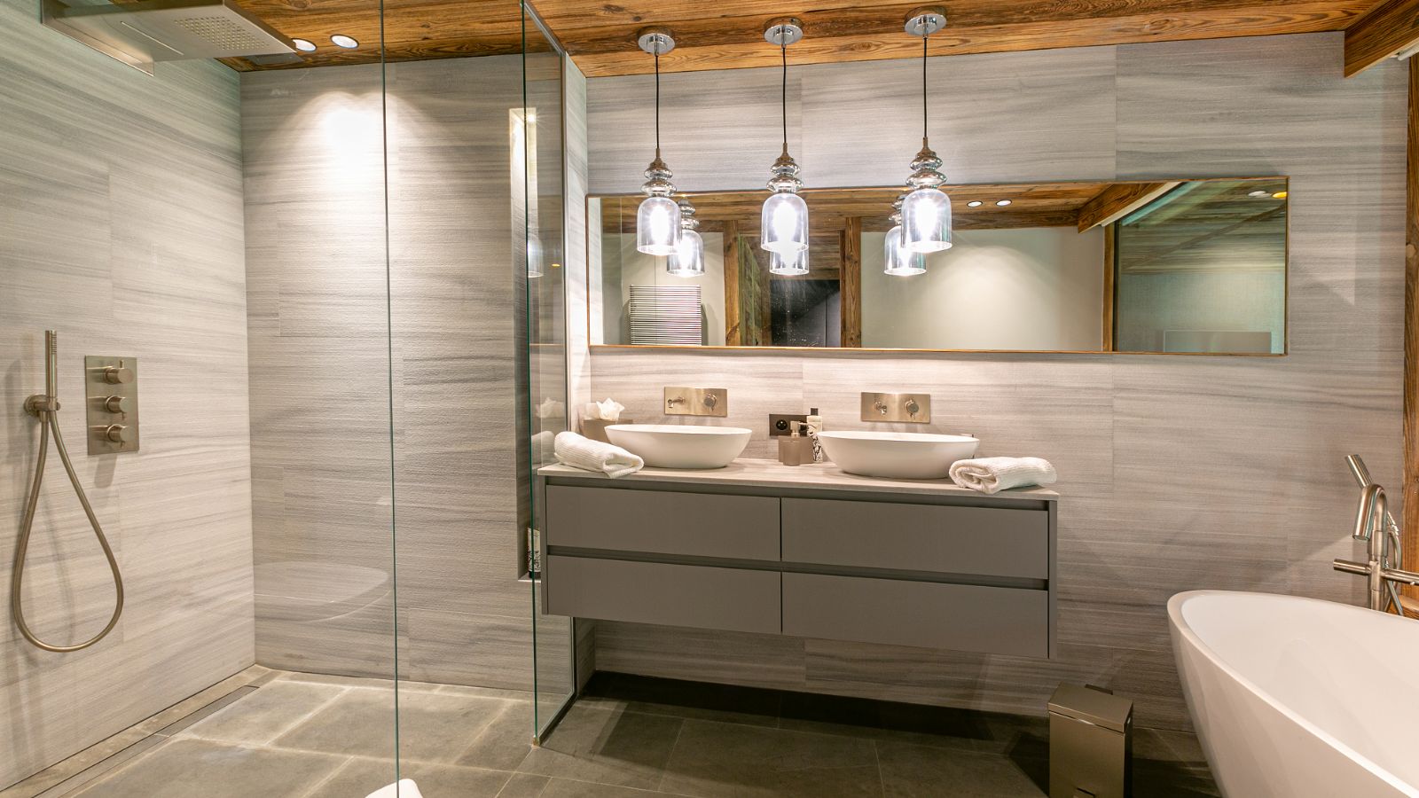 luxury-ski-chalets-megeve-echappee-darbois-oxford-ski-bathroom2 (2).jpg