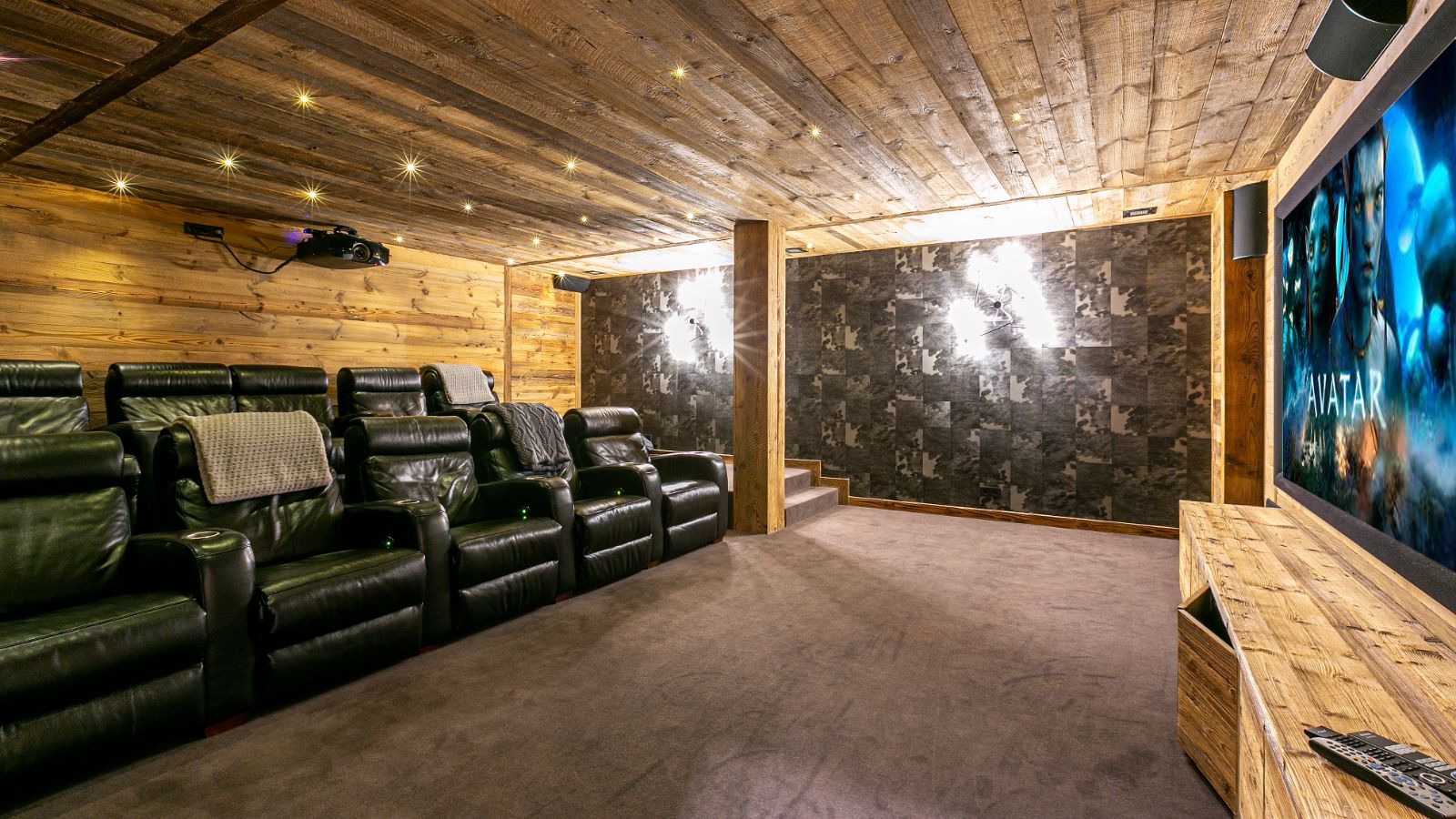 luxury-ski-chalets-megeve-echappee-darbois-oxford-ski-cinema (1).jpg