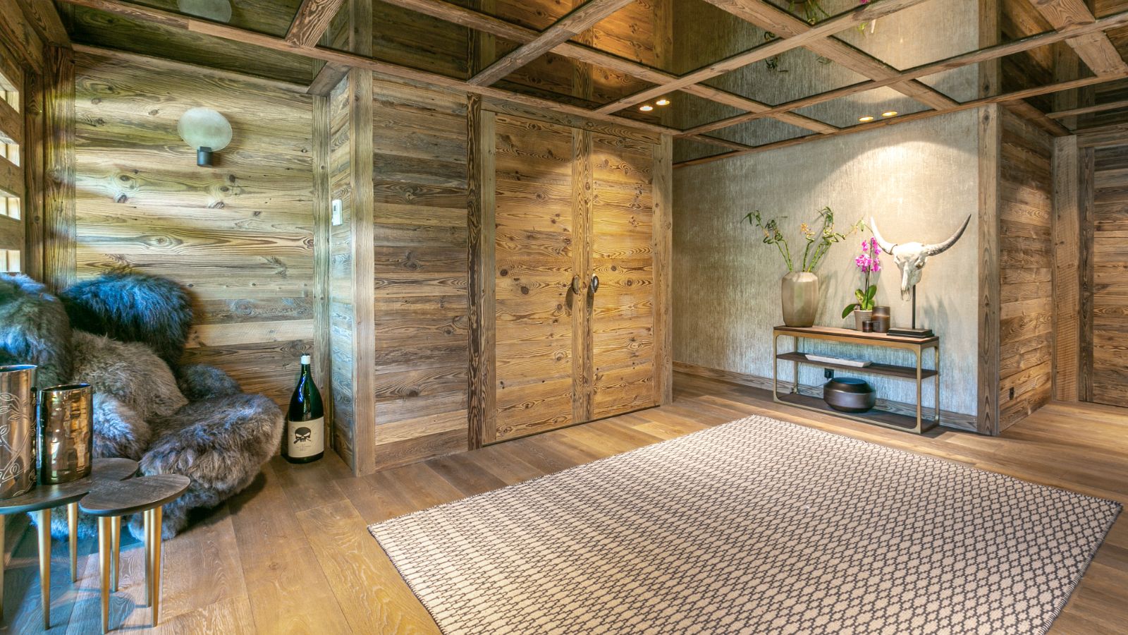 luxury-ski-chalets-megeve-echappee-darbois-oxford-ski-entrance (2).jpg