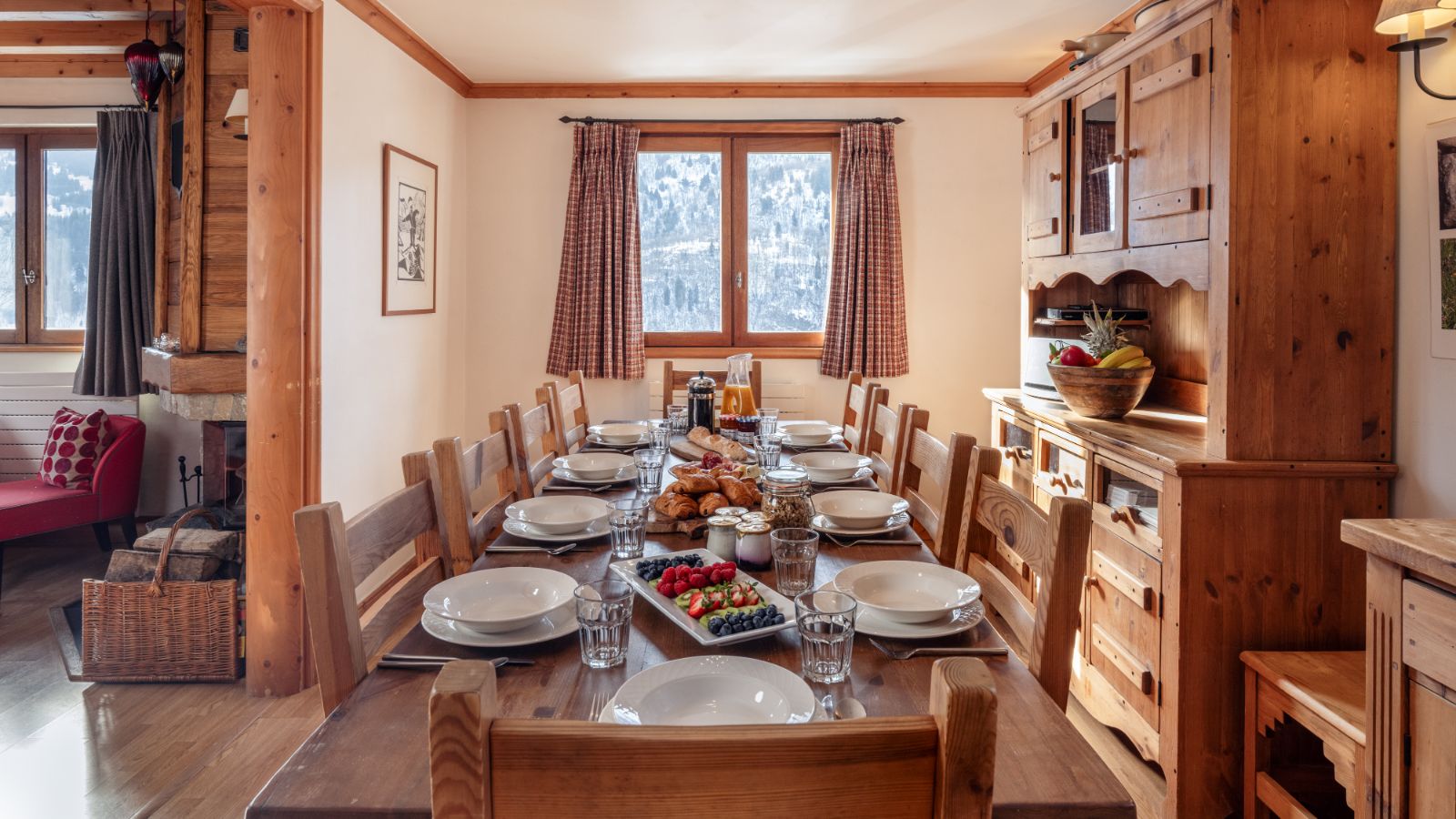 luxury-ski-chalet-meribel-tourterelle-oxford-ski-dining1 (1).jpg