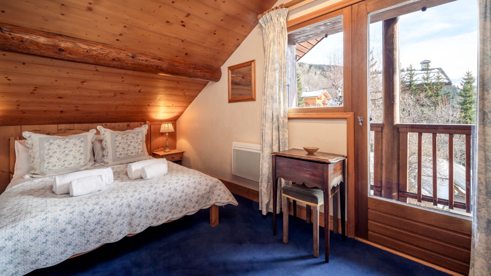 luxury-ski-chalet-meribel-tourterelle-oxford-ski-bedroom (4).jpg