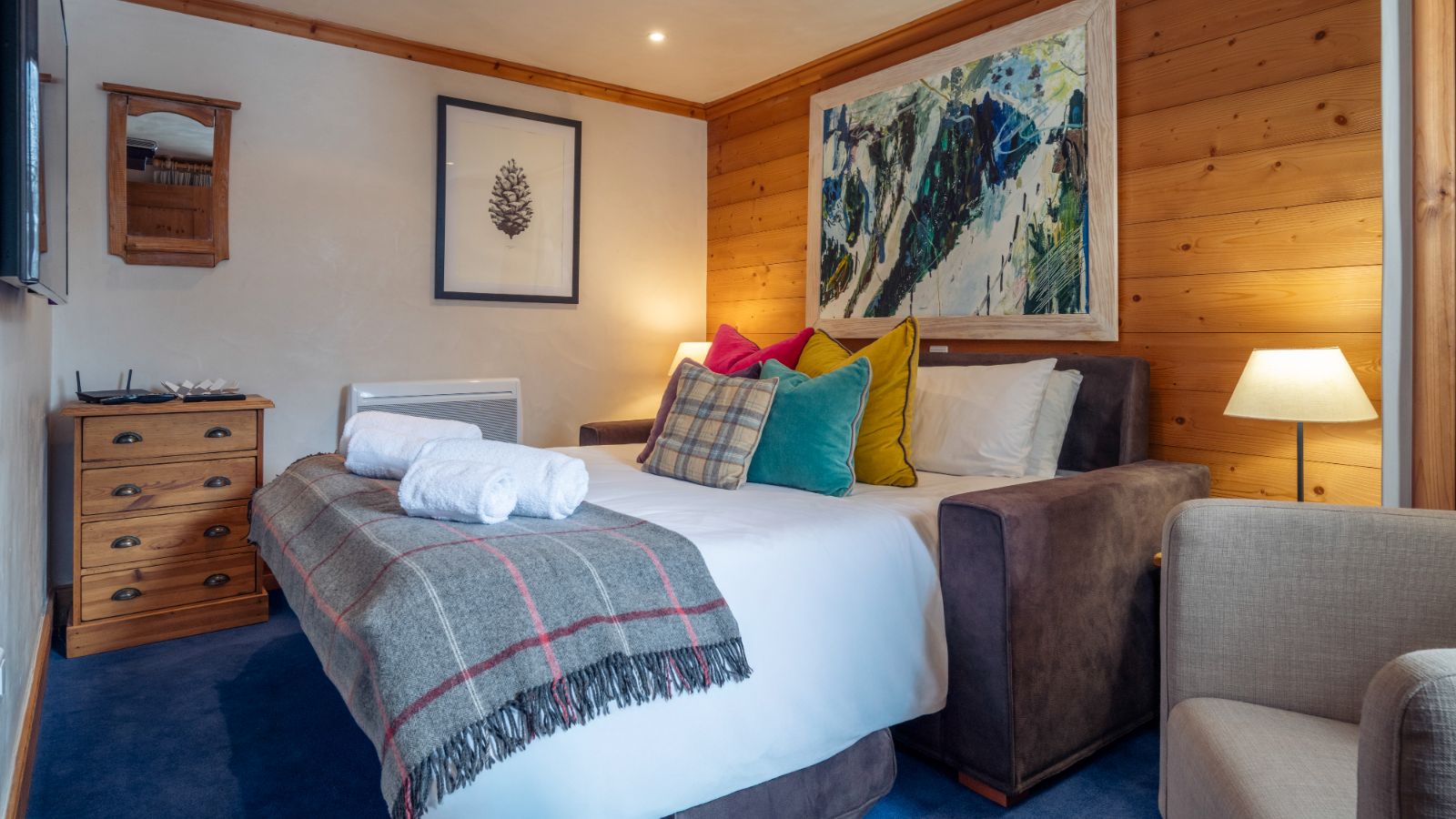 luxury-ski-chalet-meribel-tourterelle-oxford-ski-bedroom (5).jpg