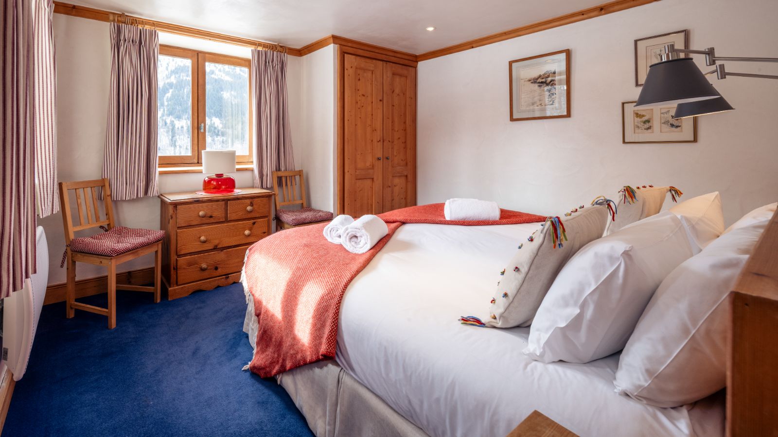 luxury-ski-chalet-meribel-tourterelle-oxford-ski-bedroom (6).jpg