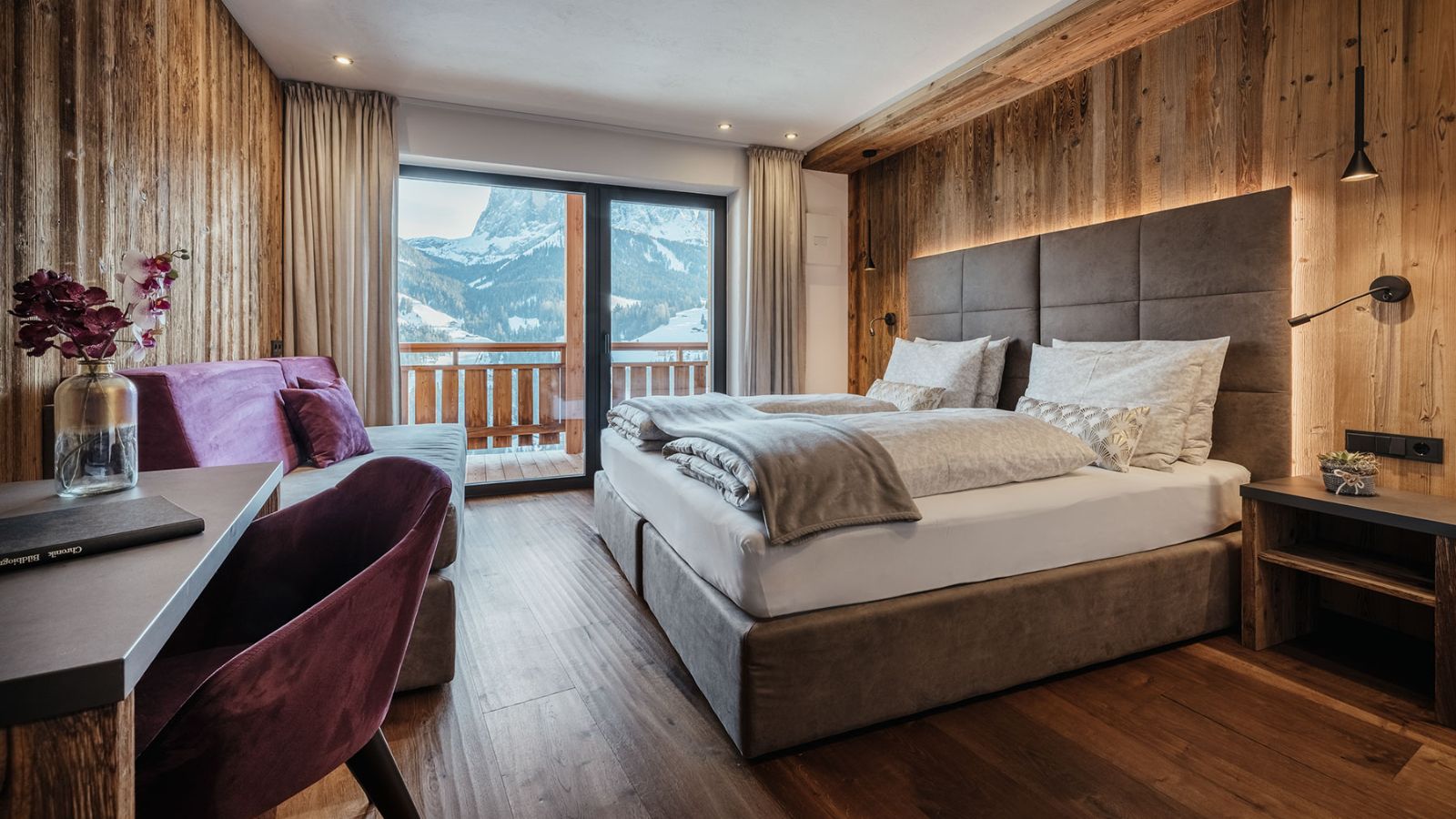 luxury-ski-chalets-val-gardena-lefiro-robin-oxford-ski-bedroom (1).jpg