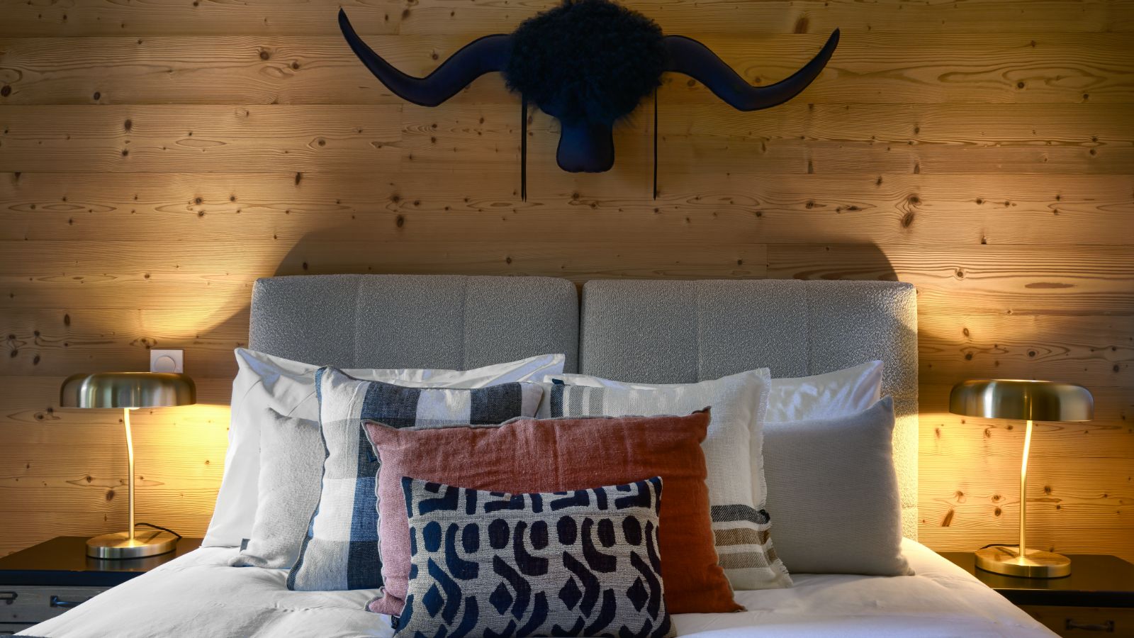 luxury-ski-chalet-les gets-apartment caly view-oxford-ski-bedroom 2.jpg